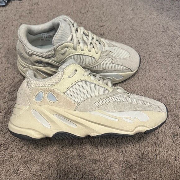 Yeezy Boost 700 Analog - Picture 5 of 8